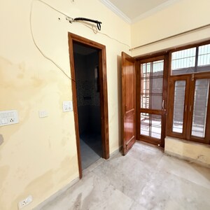 Room in 3 BHK Builder Floor at Sector 105 – for Rent