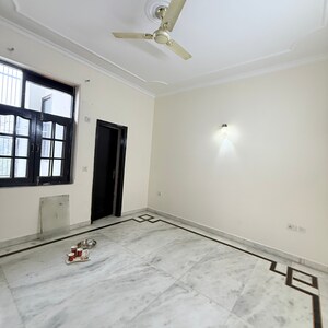 Room in 3 BHK Builder Floor at Sector 105 – for Rent