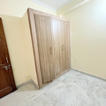 Bedroom in 3 BHK Builder Floor at Sector 105 – for Rent