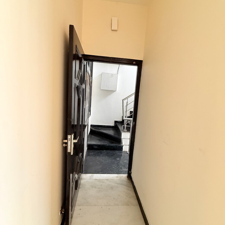 undefined, sector 105 3 Bedroom 2152 Sq.Ft. Builder Floor In Sector 105 Noida 9668401