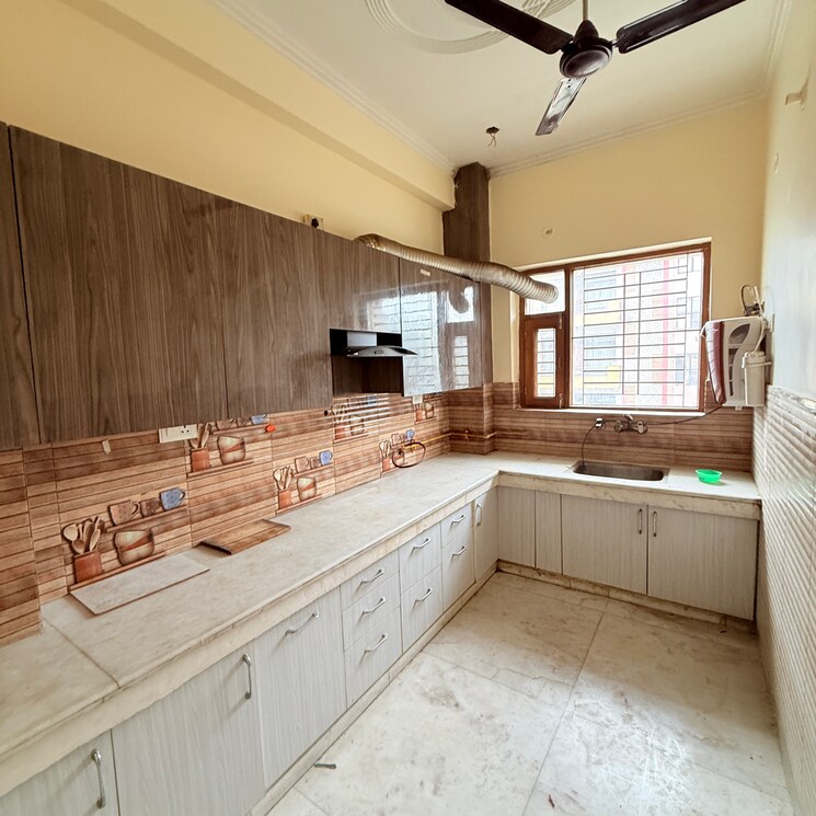 Kitchen, sector 105 3 Bedroom 2152 Sq.Ft. Builder Floor In Sector 105 Noida 9668401