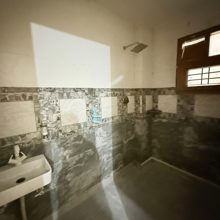 Team Area, sector 105 3 Bedroom 2152 Sq.Ft. Builder Floor In Sector 105 Noida 9668401