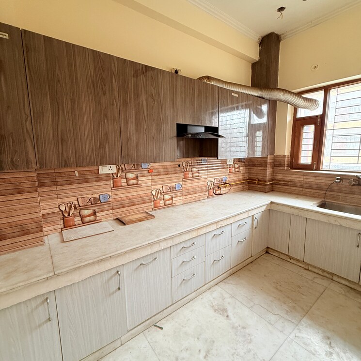 Kitchen, sector 105 3 Bedroom 2152 Sq.Ft. Builder Floor In Sector 105 Noida 9668401