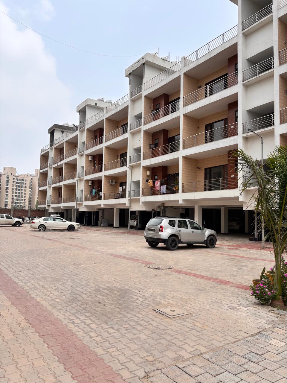 3 BHK + Servant Room Apartment For Sale in VIP Road