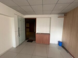 Room in  Office Space at Gota – for Rent