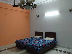 Room in  Pg at Sector 33 – for Rent