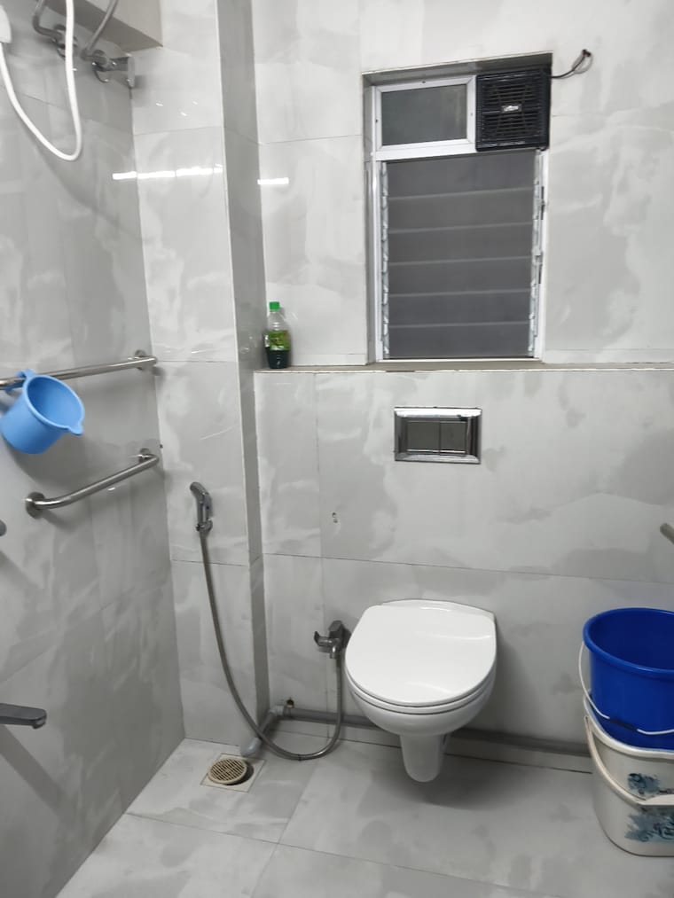 Bathroom, vile parle west 1 Bedroom 400 Sq.Ft. Apartment In Vile Parle West Mumbai 9668408