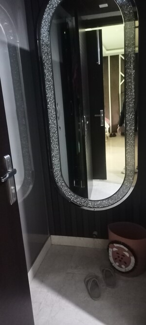 Building Lobby in 3 BHK Builder Floor at DLF City Phase IV, Dlf Phase iv – for Rent