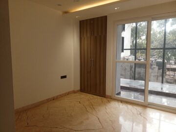 Room in 3 BHK Builder Floor at Ansal Sushant Lok I, Sector 43 – for Rent