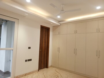 Room in 3 BHK Builder Floor at Ansal Sushant Lok I, Sector 43 – for Rent