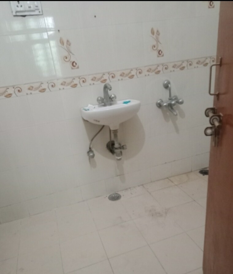 Bathroom, aliganj 2 Bedroom 660 Sq.Ft. Villa In Aliganj Lucknow 9668437