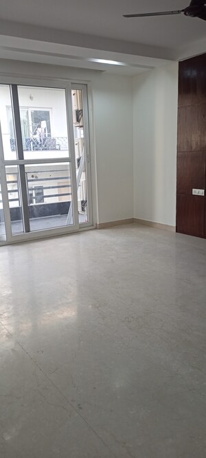 Room in 4 BHK Builder Floor at Ansal Sushant Lok I, Sector 43 – for Rent