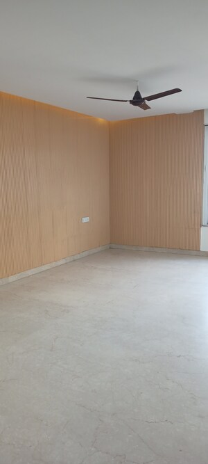 Room in 4 BHK Builder Floor at Ansal Sushant Lok I, Sector 43 – for Rent