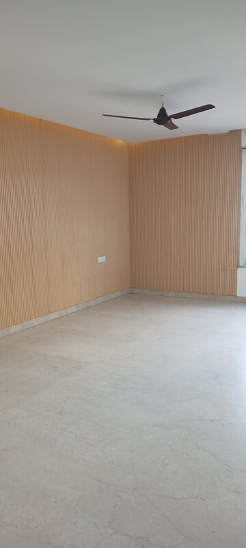 Room in 4 BHK Builder Floor at Ansal Sushant Lok I, Sector 43 – for Rent