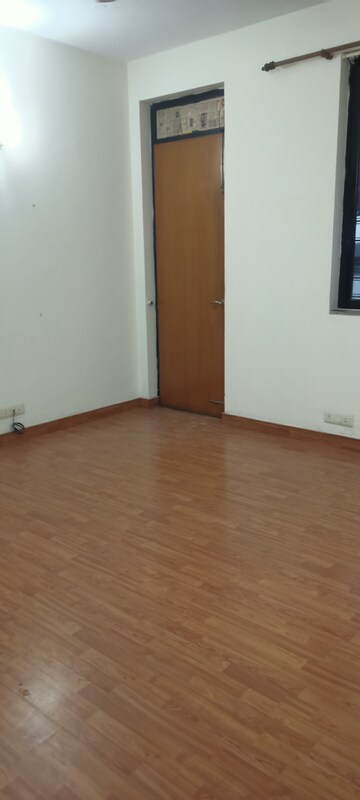 Room in 2 BHK Builder Floor at DLF City Gurgaon, Sector 27 – for Rent