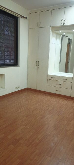 Room in 2 BHK Builder Floor at DLF City Gurgaon, Sector 27 – for Rent