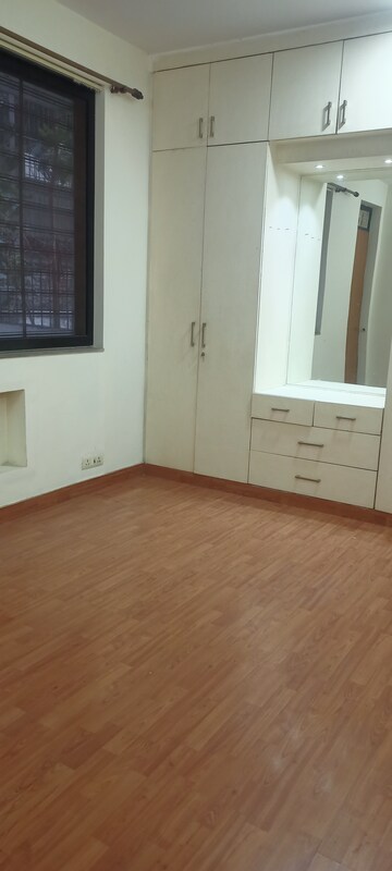 Room in 2 BHK Builder Floor at DLF City Gurgaon, Sector 27 – for Rent