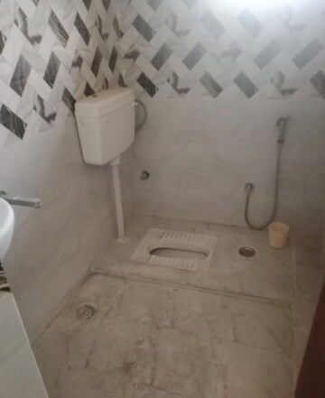 Bathroom in 2 BHK Apartment at Eldeco Luxa, Sitapur Road – for Rent