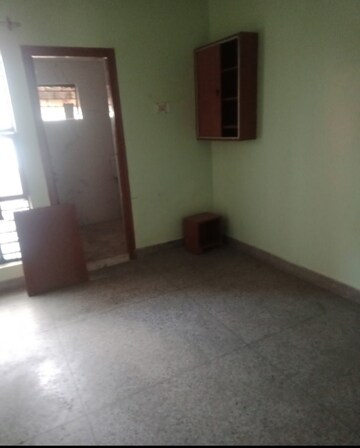 Room in 2 BHK Apartment at Eldeco Luxa, Sitapur Road – for Rent