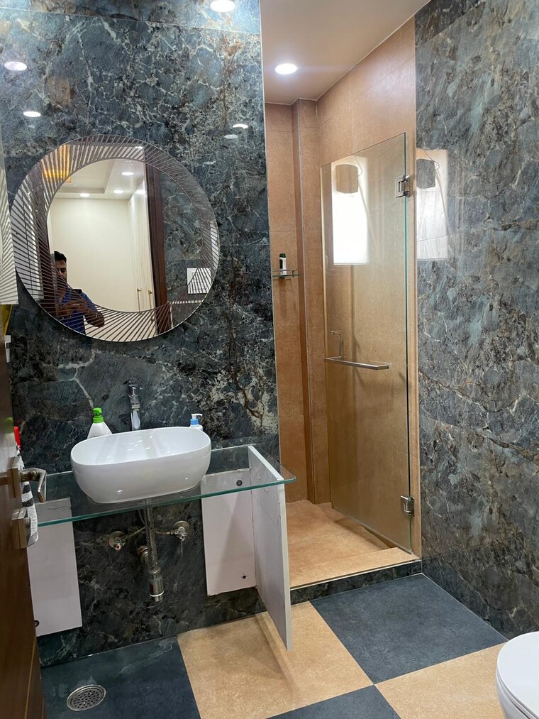 Bathroom, rajouri garden 3 Bedroom 1800 Sq.Ft. Builder Floor In Rajouri Garden Delhi 9668515