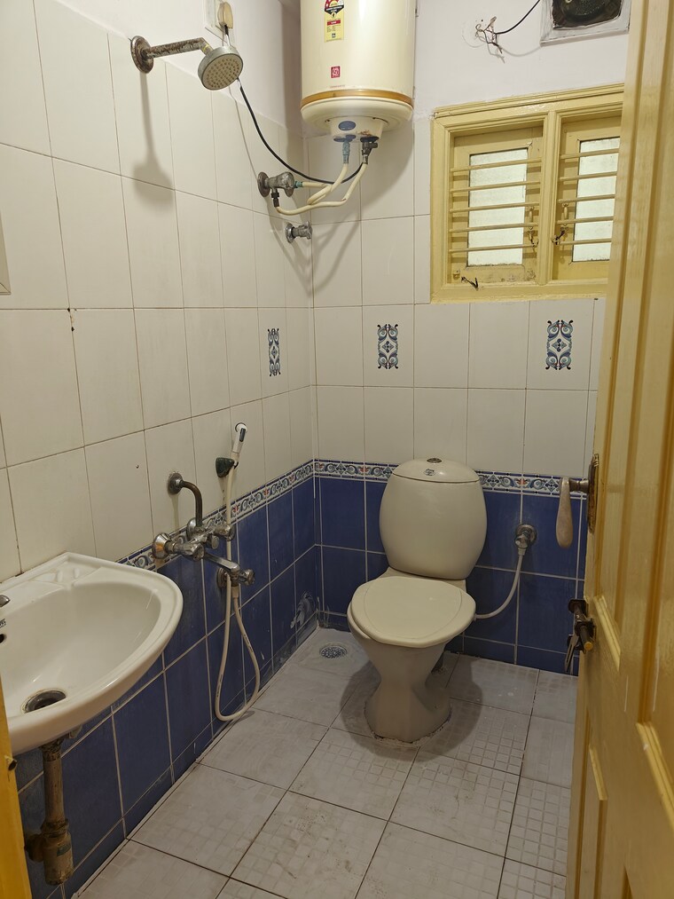 Bathroom, ejipura 1 Bedroom 600 Sq.Ft. Apartment In Ejipura Bangalore 9668564