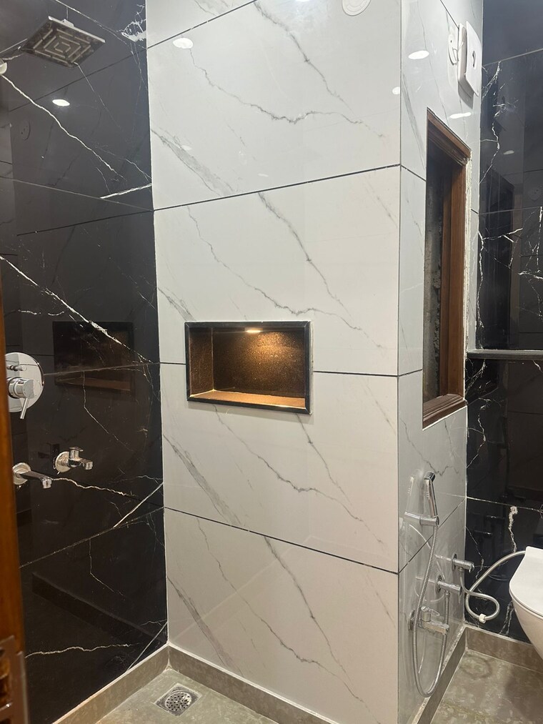 Bathroom, rajouri garden 3 Bedroom 1800 Sq.Ft. Builder Floor In Rajouri Garden Delhi 9668552