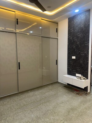 Room in 3 BHK Builder Floor at Rajouri Garden – for Rent