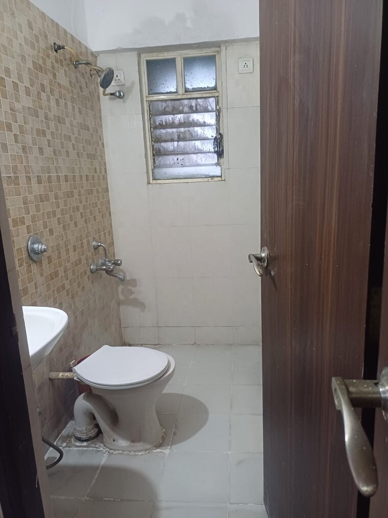 Bathroom, pisoli 2 Bedroom 700 Sq.Ft. Apartment In Pisoli Pune 9668539