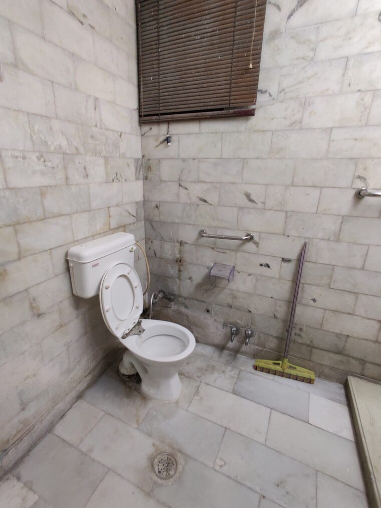 Bathroom, tagore garden 2 Bedroom 900 Sq.Ft. Builder Floor In Tagore Garden Delhi 9668576