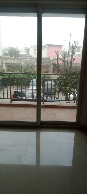 2 BHK Apartment For Rent in Parker White Lily, Sector 8