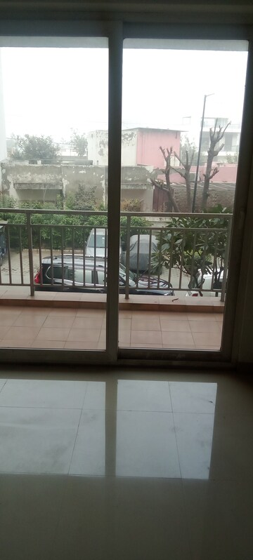 2 BHK Apartment For Rent in Parker White Lily, Sector 8