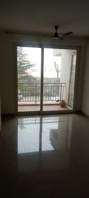 Room in 2 BHK Apartment at Parker White Lily, Sector 8 – for Rent