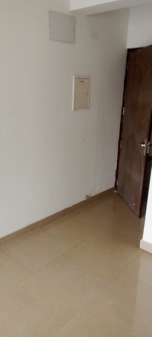 Room in 2 BHK Apartment at Parker White Lily, Sector 8 – for Rent