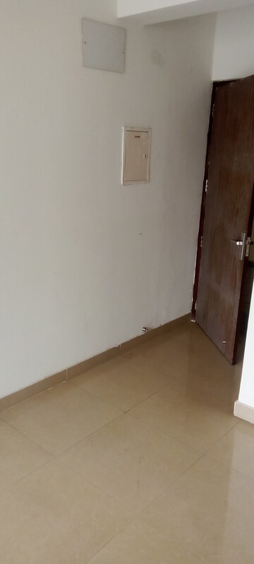 Room in 2 BHK Apartment at Parker White Lily, Sector 8 – for Rent