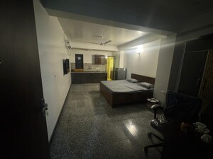 Living Room in 1 RK Builder Floor at Queens Plaza, Sector 43 – for Rent