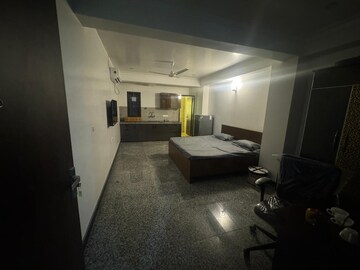 Living Room in 1 RK Builder Floor at Queens Plaza, Sector 43 – for Rent