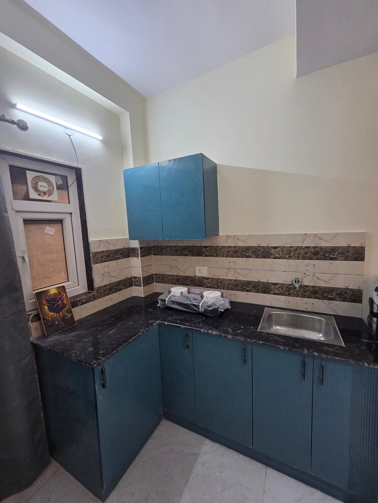Kitchen, mohit-house 1 RK 600 Sq.Ft. Builder Floor In Sushant Lok I Gurgaon 9668604