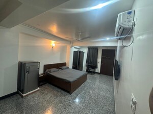 Living Room in 1 RK Builder Floor at Queens Plaza, Sector 43 – for Rent
