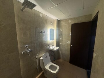 Bathroom in 1 RK Builder Floor at Queens Plaza, Sector 43 – for Rent