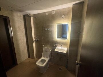 Bathroom in 1 RK Builder Floor at Queens Plaza, Sector 43 – for Rent