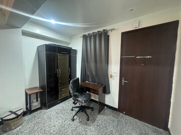 Master Bedroom in 1 RK Builder Floor at Queens Plaza, Sector 43 – for Rent