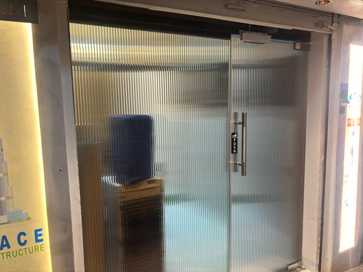 Room, lokhandwala-complex Commercial Office Space 196 Sq.Ft. In Andheri West Mumbai 9668608