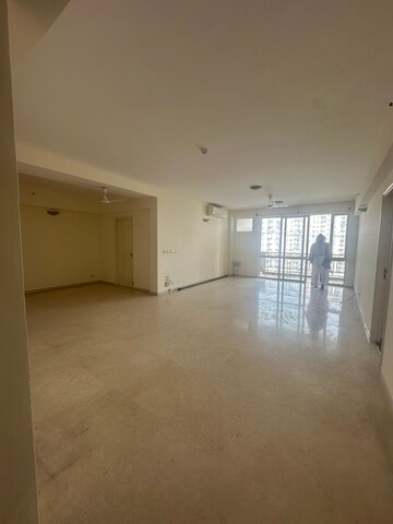 Room in 4 BHK Apartment at DLF Westend Heights, Sector 53 – for Rent