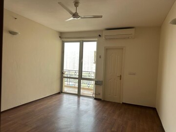 Room in 4 BHK Apartment at DLF Westend Heights, Sector 53 – for Rent