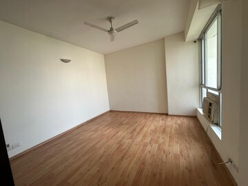 Room in 4 BHK Apartment at DLF Westend Heights, Sector 53 – for Rent