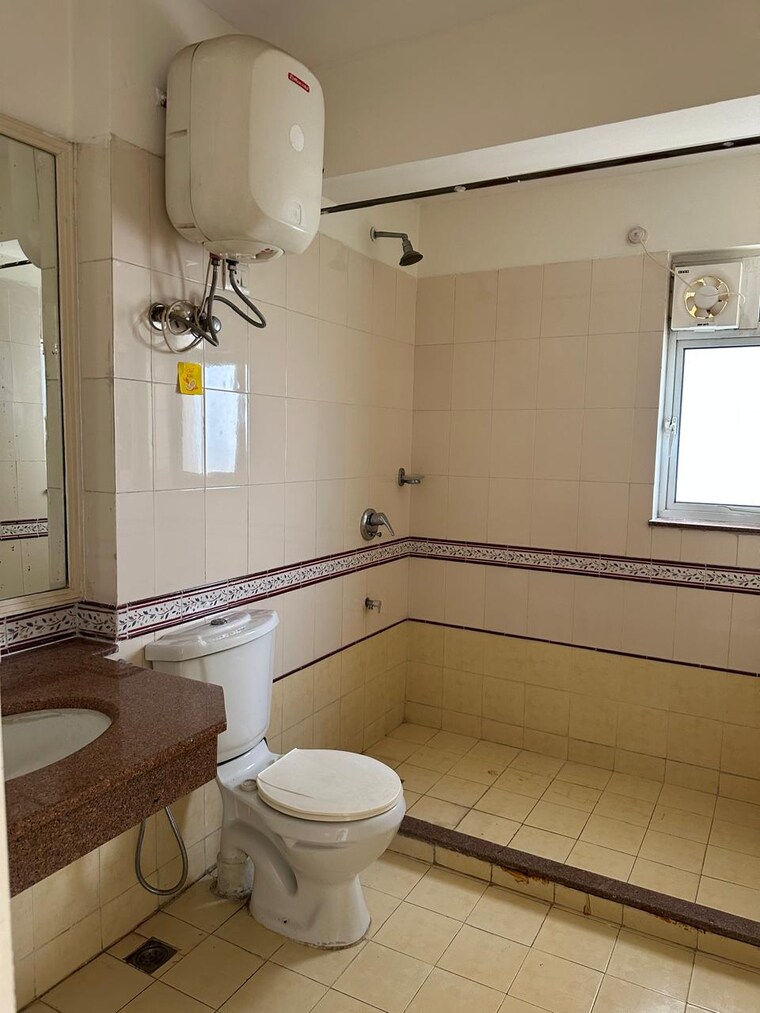 Bathroom, dlf-westend-heights 4 Bedroom 2700 Sq.Ft. Apartment In Sector 53 Gurgaon 9668669