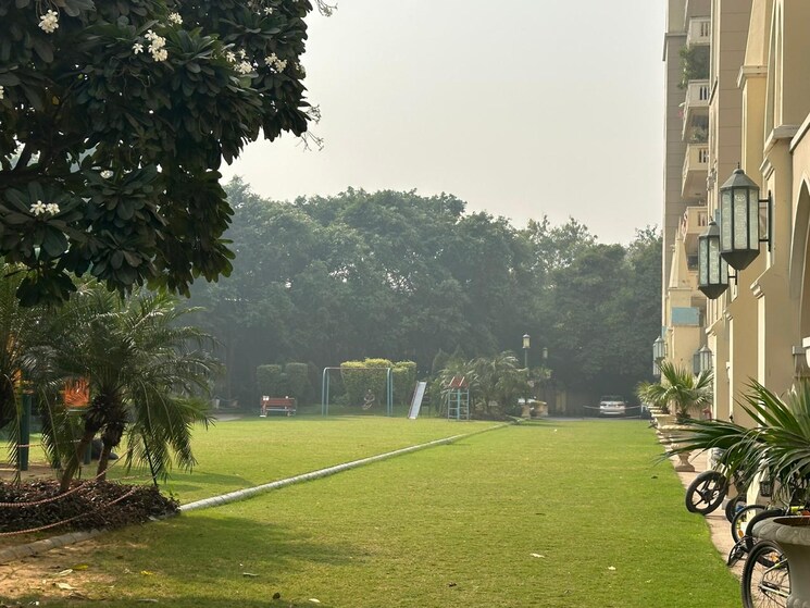 Garden, dlf-westend-heights 4 Bedroom 2700 Sq.Ft. Apartment In Sector 53 Gurgaon 9668669