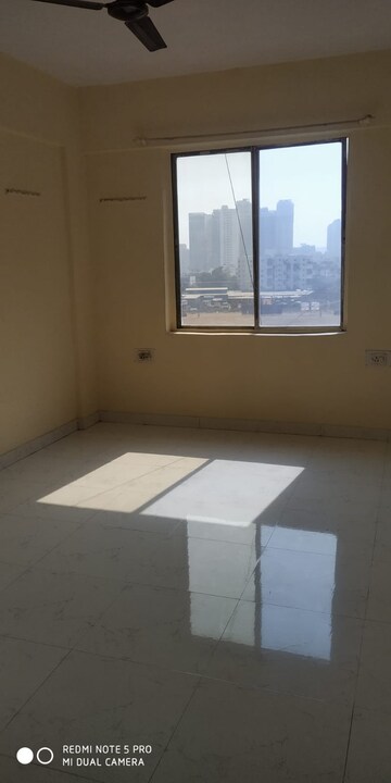 Room in 2 BHK Apartment at Parmar Square, Kharadi – for Rent