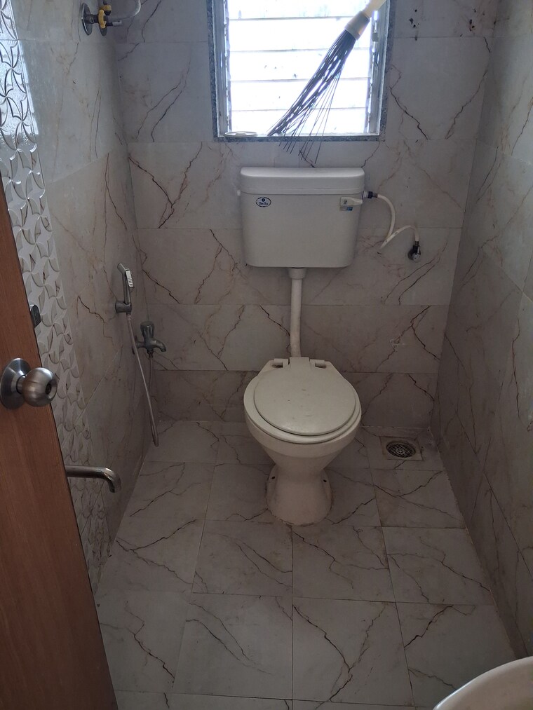 Bathroom, ashish-chs-andheri 2 Bedroom 600 Sq.Ft. Apartment In Andheri West Mumbai 9668646