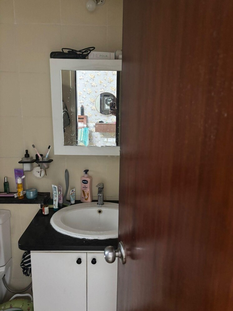 Bathroom, prestige-silver-dale 3 Bedroom 1180 Sq.Ft. Apartment In Sarjapur Bangalore 9668636